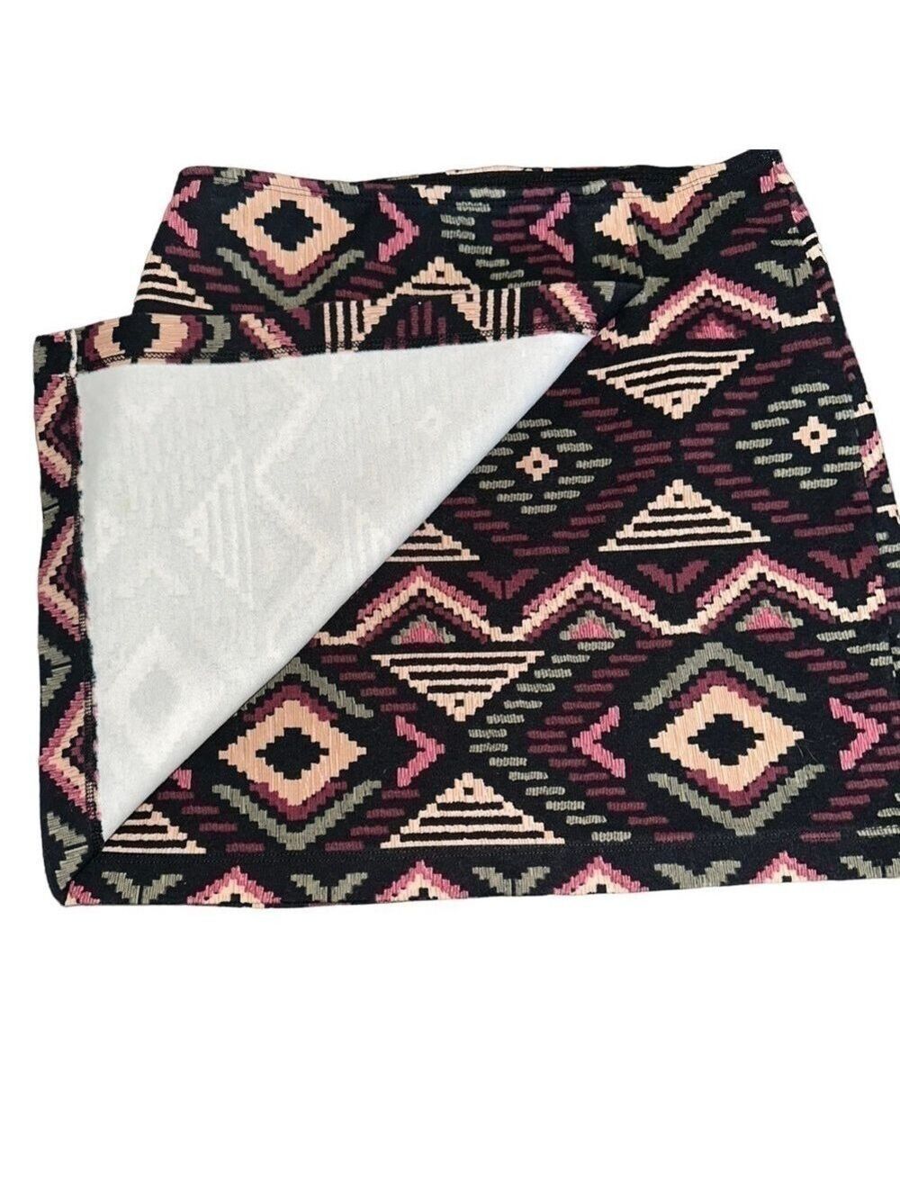 Hollister Aztec Geometric Print Black & Pink Mini Stretch Tube Skirt Size Small - Picture 4 of 6